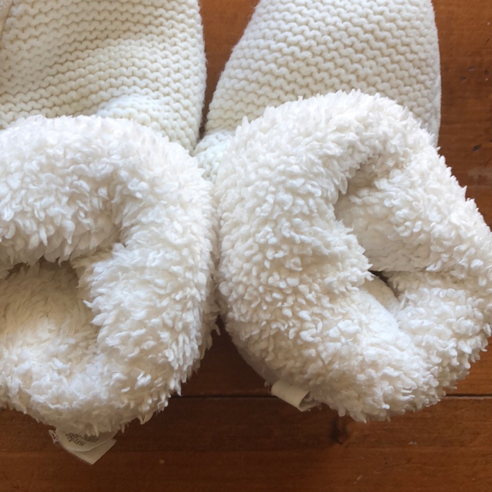 Cozy Off-white Slipper Shoes Boots | Small | 5-6 - Picture 6 of 7